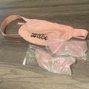 Babe Fanny pack and heart sunglasses